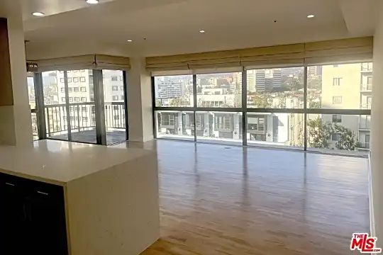 10750 Wilshire Blvd #802 Photo 2