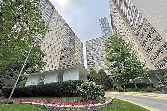 3950 N Lake Shore Dr #1429E Photo 2
