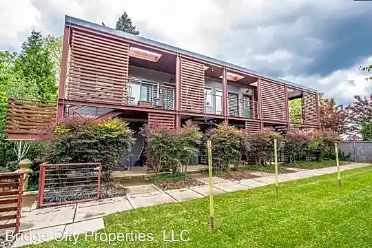 638 SE 26th Ave Photo 1