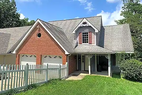 885 Sherwood Rd Photo 1