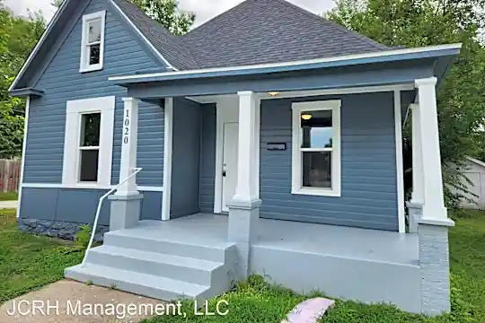 1020 W Hovey St Photo 1