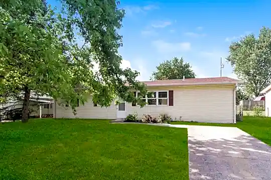 426 Pleasant Dr Photo 1
