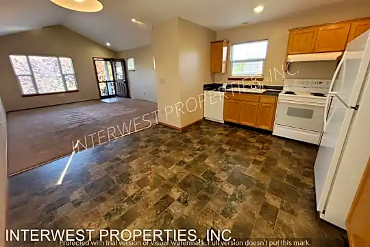1602 SE 43rd Ave Photo 2