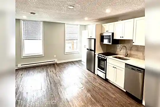 76 Franklin St Photo 1