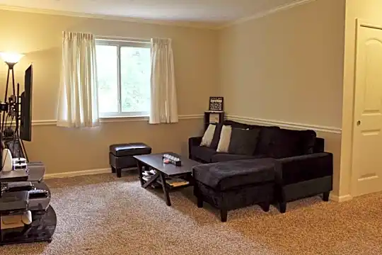 Huckleberry Hills Apartments Photo 2