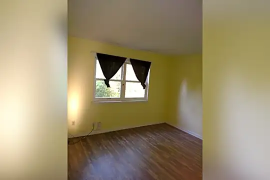 115 Bart St Photo 2