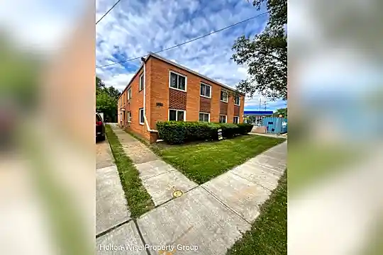2210 Montclair Ave Photo 2