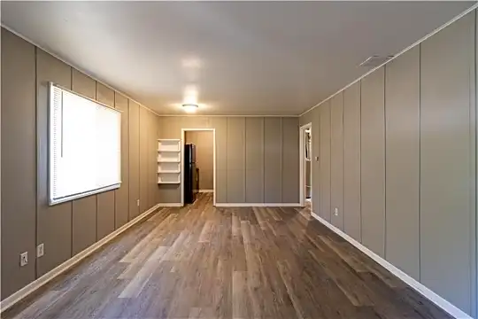 1104 N Somerset Ave Photo 2