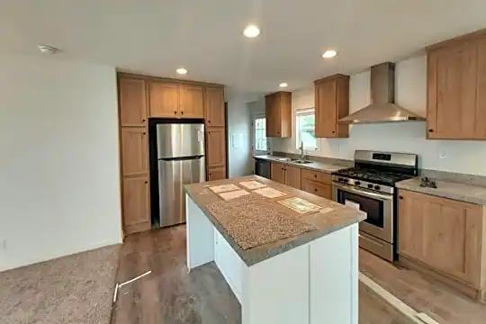 1624 Palm St #202 Photo 1