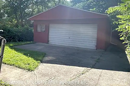 15873 Cloverlawn Ave Photo 2