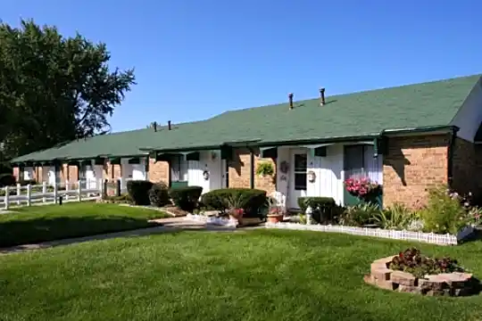 Oak Tree Village Photo 2
