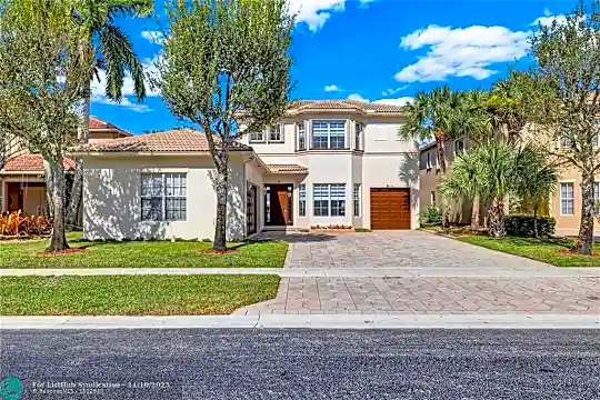 1338 Beacon Cir Photo 2