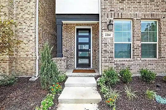 2264 Palomino St Photo 2