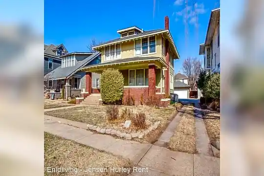 1214 W Maine St Photo 1