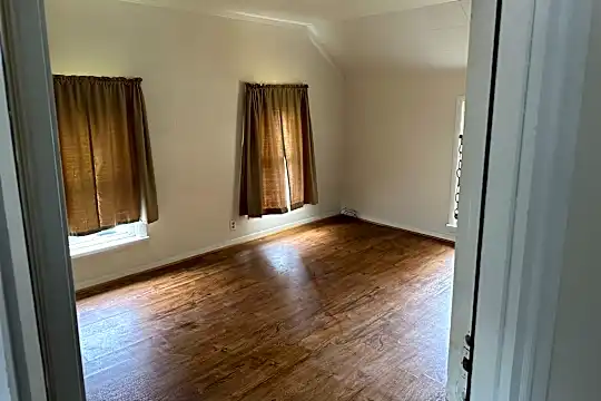301 Duncan Ave Photo 2