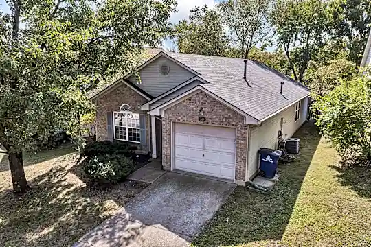 1201 Red Stone Dr Photo 2