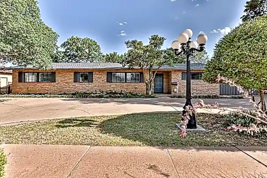 3411 42nd St Photo 2