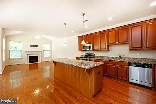 285 Deepdale Dr Photo 1