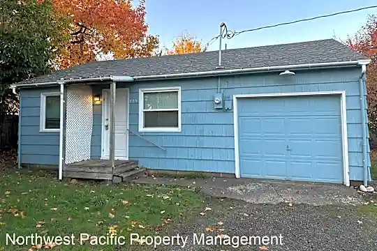 825 Churchdale Ave NE Photo 1