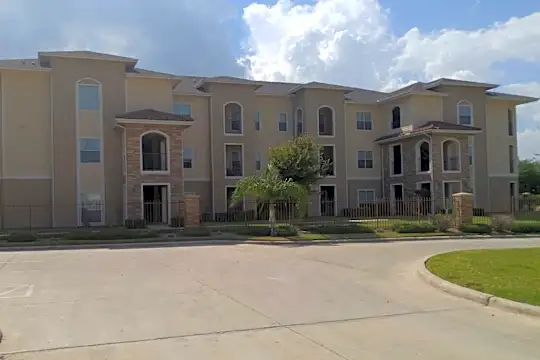 Weslaco Hills Apartments Photo 1