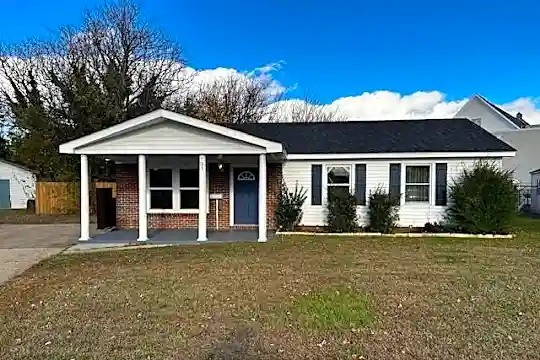 701 Thomas Cir Photo 1