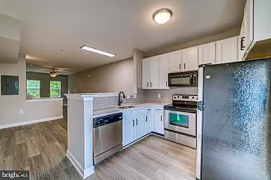 42528 Mayflower Terrace Photo 1