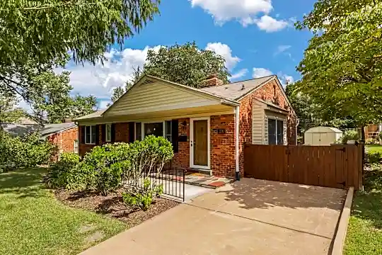 310 N Underwood St Photo 1