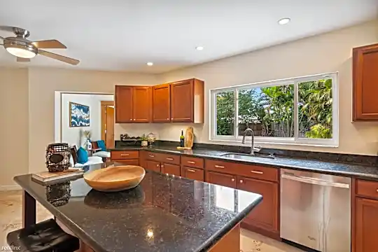 248 Catalan Blvd NE Photo 2