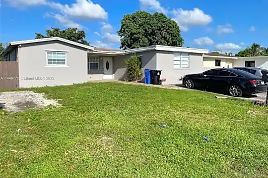 433 SW 28th Ave #1 Photo 2