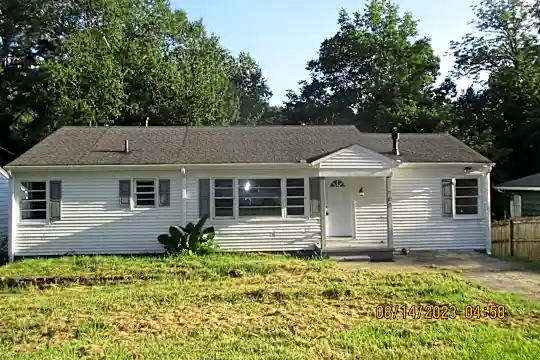 904 Vanderbilt St Photo 1
