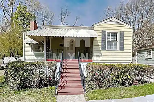 9032 Beverly Dr N Photo 1