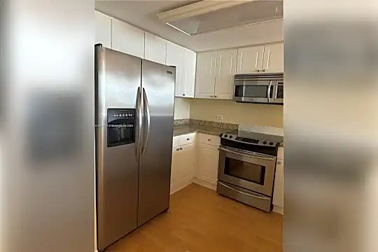 19501 W Country Club Dr #1611 Photo 2