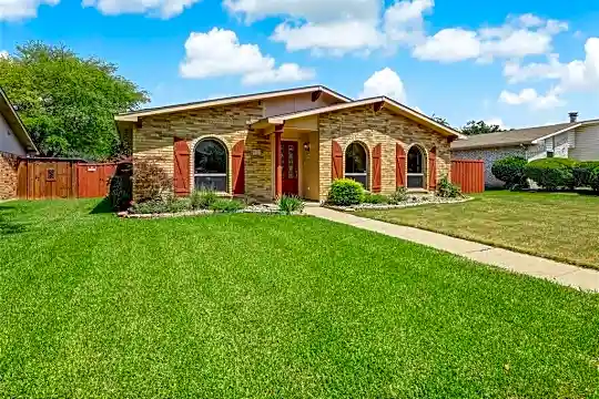 8515 Londonderry Ln Photo 2