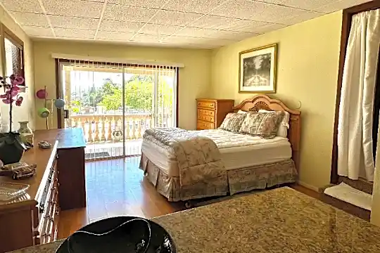 3700 Linda Vista Dr Photo 2