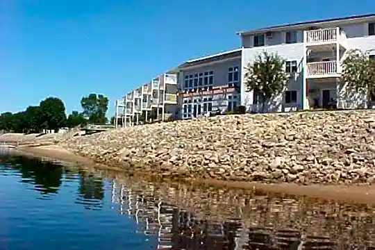 Rivers Edge Apartments Photo 1