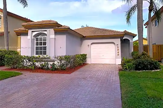 2949 NW 99th Ave Photo 2