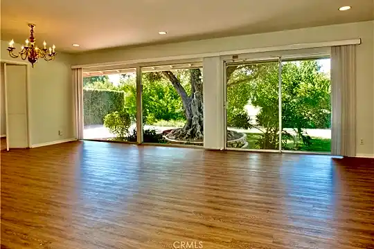 4455 N Country Club Ln Photo 2