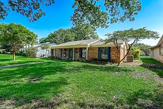 522 Lawnmeadow Dr Photo 2