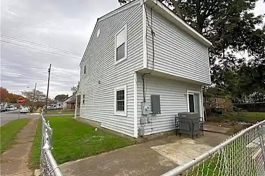 1015 Norchester Ave Photo 2