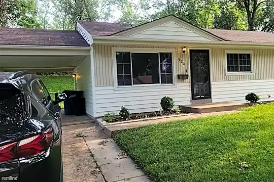 920 Hutton Pl Photo 1