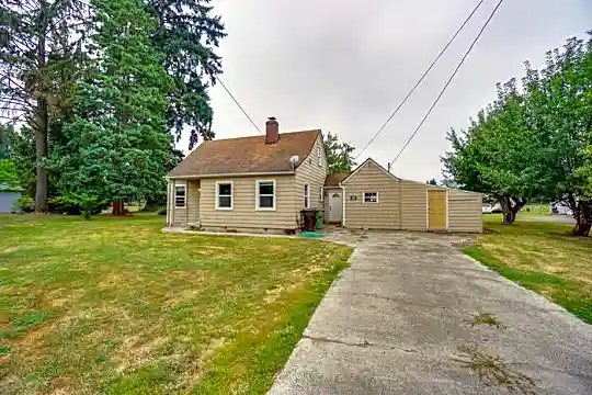 2525 34th Ave Photo 1