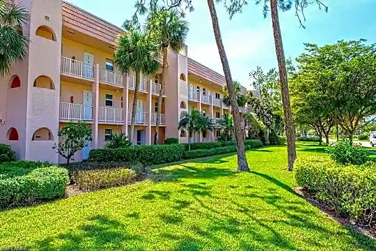 100 Forest Lakes Blvd #312 Photo 2