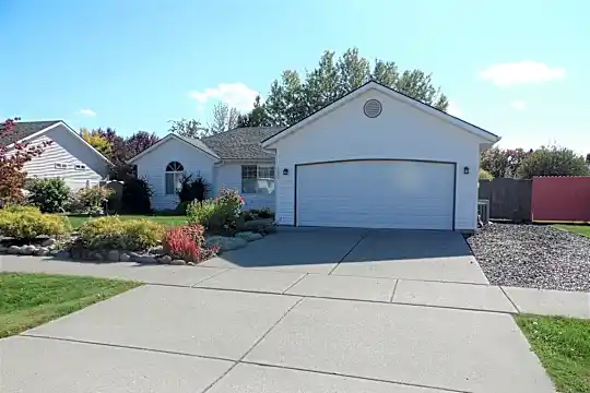1290 W Cardinal Ave Photo 2