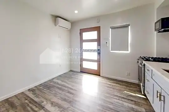 217 West 94Th Street B STUDIO PLUS PARKING Photo 2