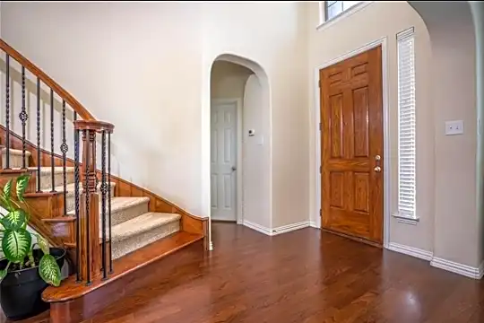 3208 Cedar Creek Trail Photo 2