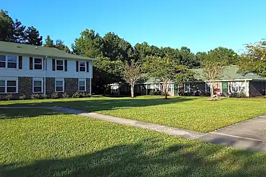 Parkway Village Photo 1