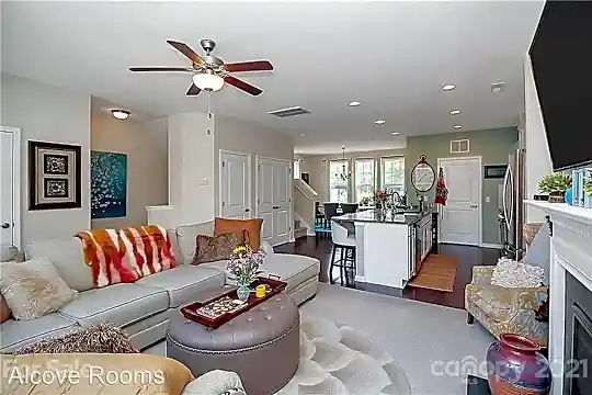 1502 Sharon Rd W Photo 2