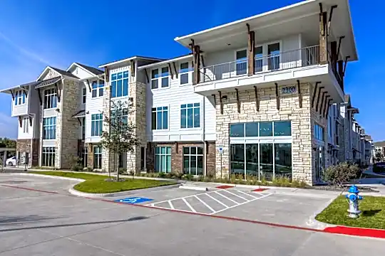 Luxia Rockwall Downes Photo 1