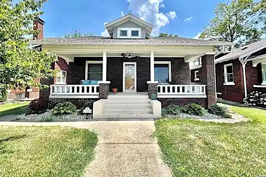 316 W Park St Photo 1