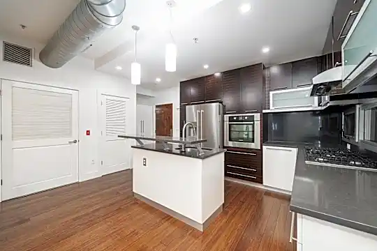 650 Montgomery St #306A Photo 1
